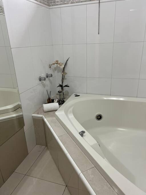 Estadia Das Gerais - Casa De Hospedes Adoravel Com Jacuzzi أورو بريتو المظهر الخارجي الصورة