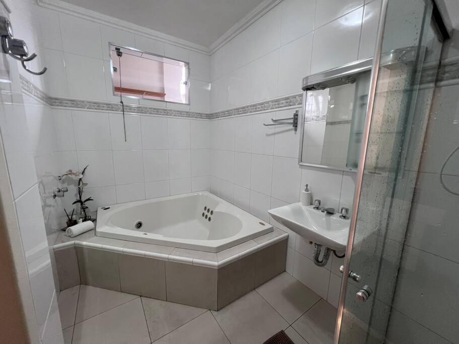 Estadia Das Gerais - Casa De Hospedes Adoravel Com Jacuzzi أورو بريتو المظهر الخارجي الصورة